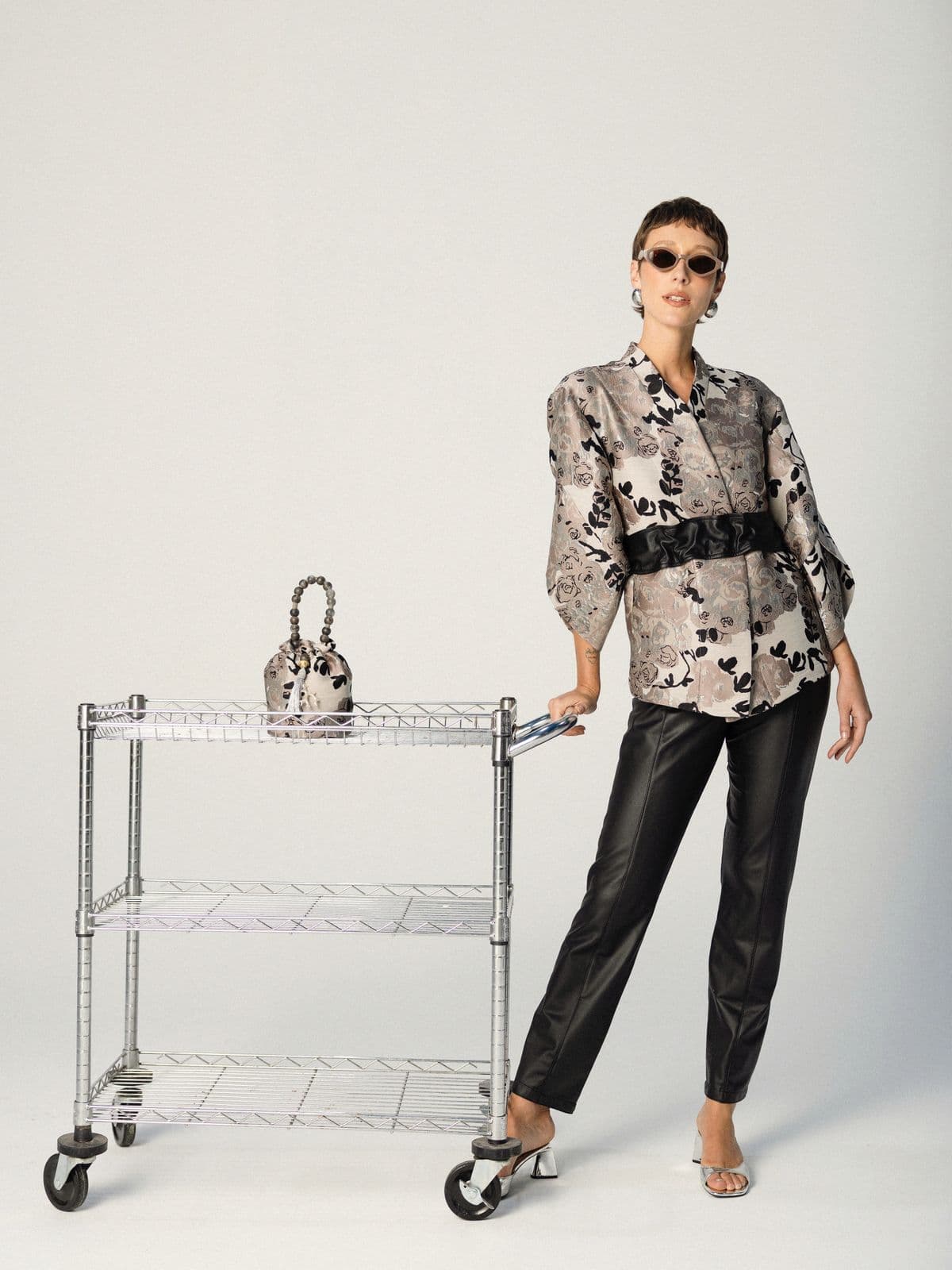 Modelo vestindo roupa linda